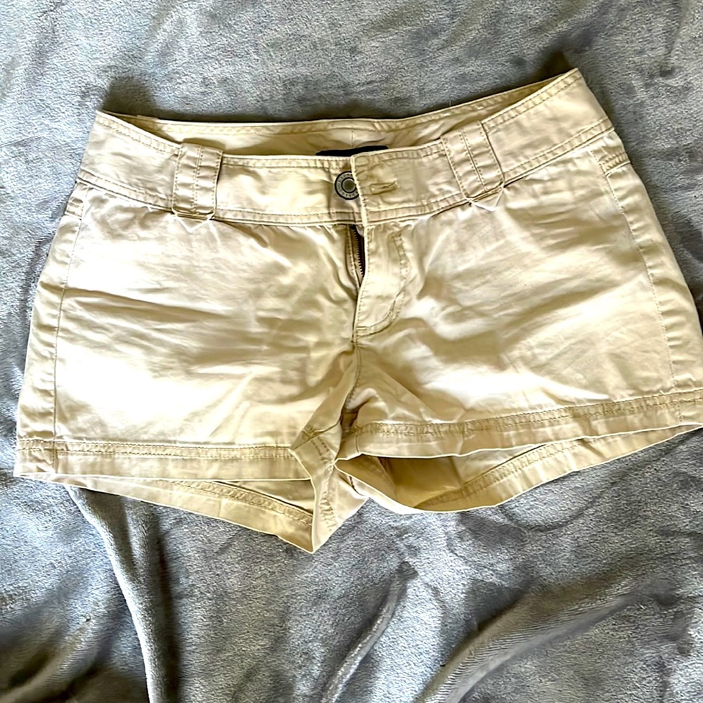 Express 3 1/2” Tan Shorts